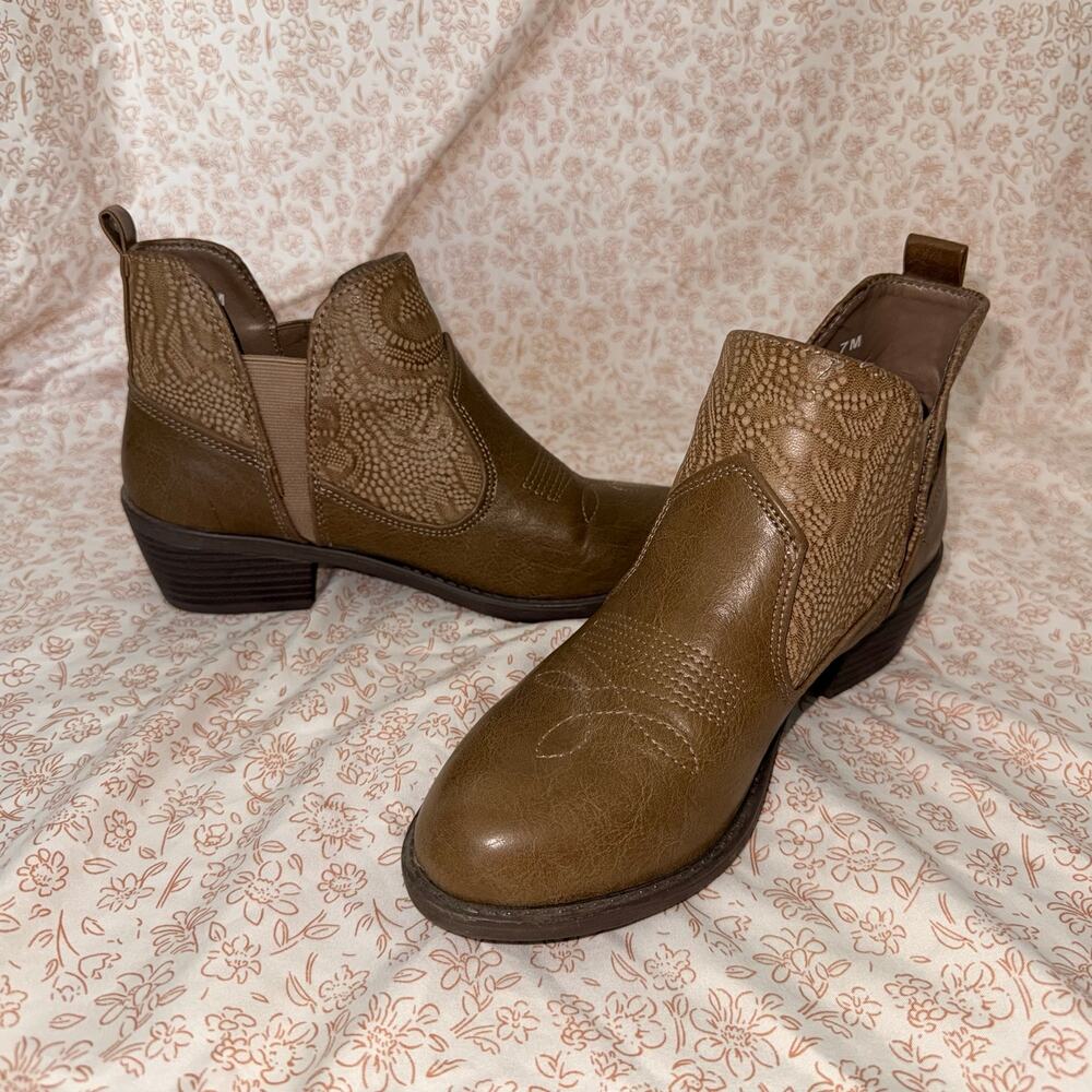 Easy Street Women’s Booties